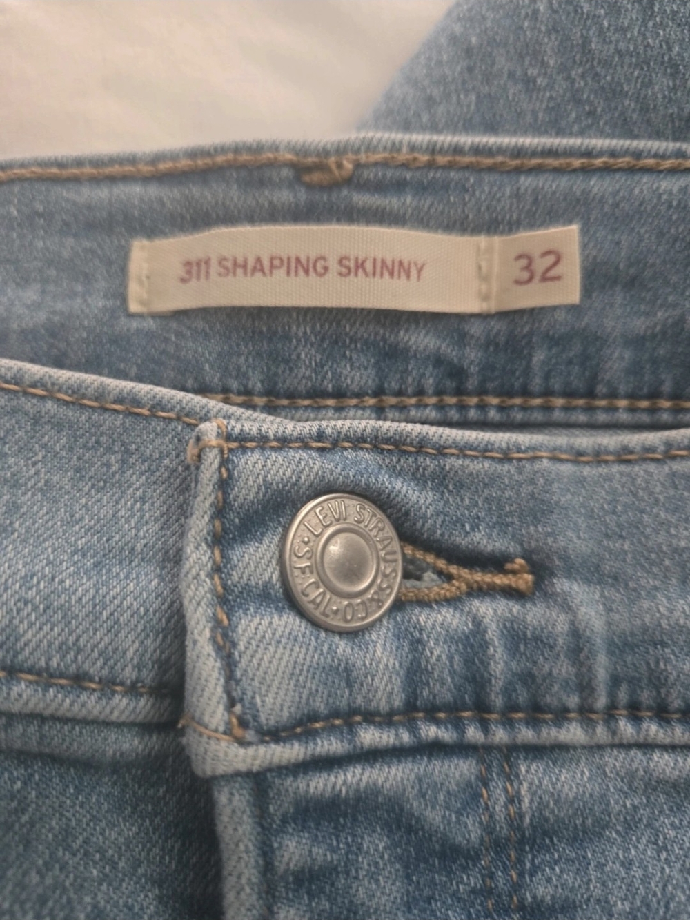 Levi's Women’s Light Blue High-Rise Jeans - Picture 7 of 9